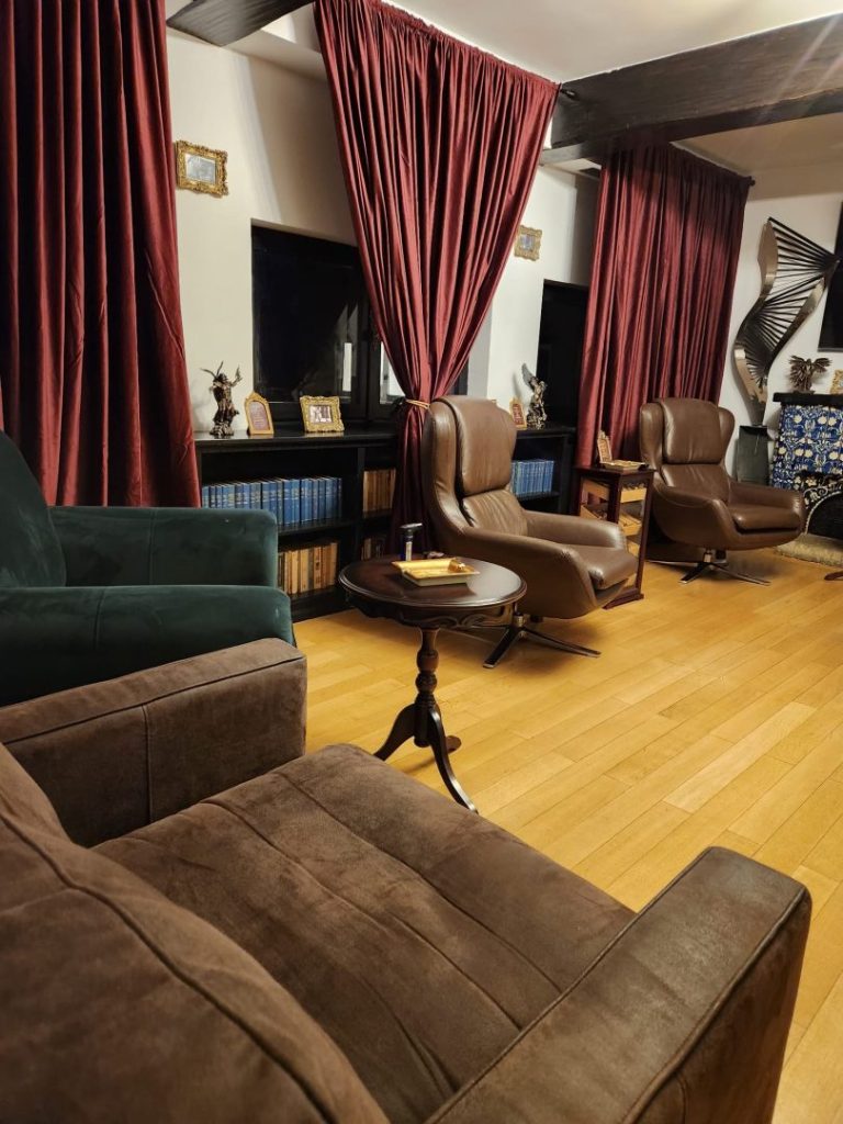 Art. History. Experience. – Eleganța jocului de black jack în inima Bucureștiului interbelic